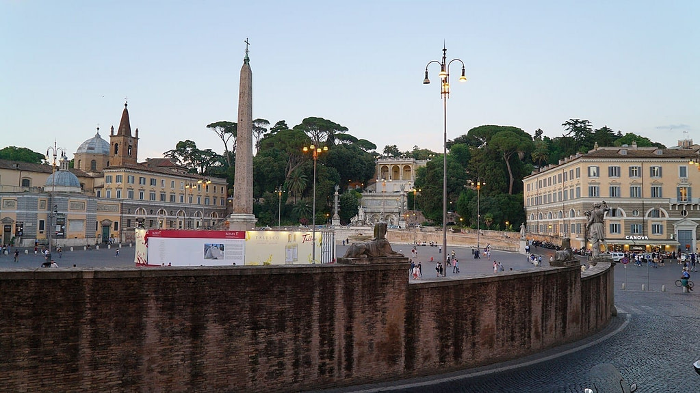 where to go in rome at night